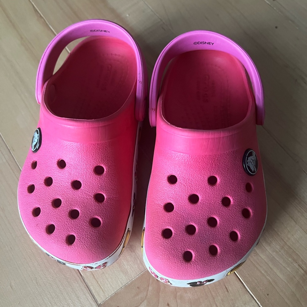Pink Minnie Mouse crocs size 8